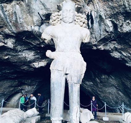 Die Schapur-Höhle: Eine faszinierende Grotte mit der größten Statue des alten Irans